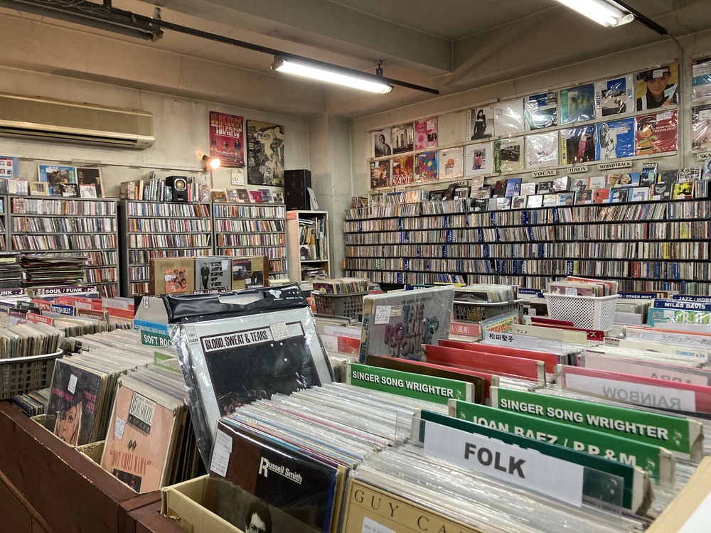 音楽好きに長年愛される昭和のレコード店！国分寺「珍屋」 - 国分寺さんぽ